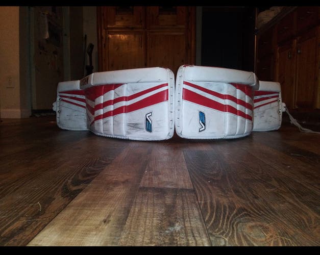 30" Vaughn Velocity V10 Goalie Leg Pads (Used)