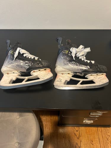 2023 Bauer Vapor Hyperlite 2 Hockey Skates Size 4 (Used)