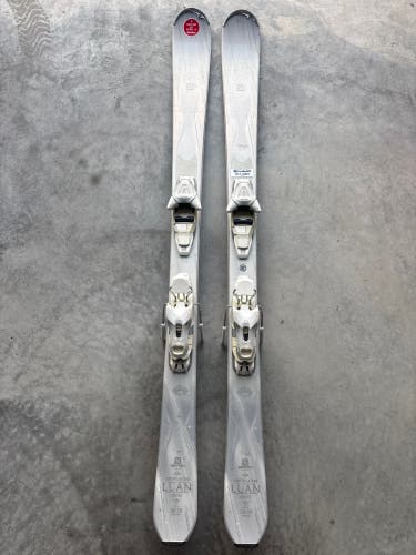 Women's Salomon Luan 144 cm Skis With Salomon Lithium 10 Bindings (Used)