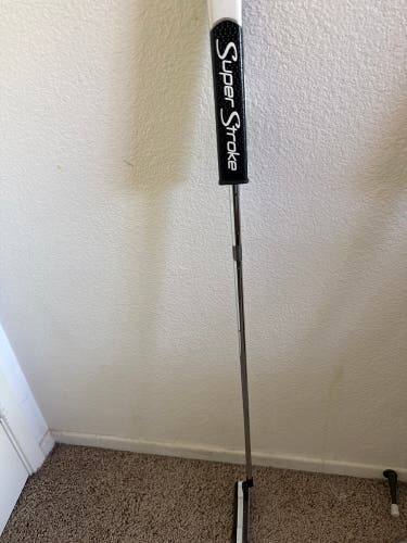 Men's 2023 Odyssey Versa Blade Right Handed Putter 34" (New)