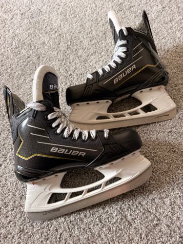 Black/Yellow 2024 Bauer Supreme M40 Hockey Skates 7.5 (Used)