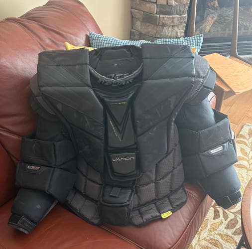 Medium Bauer Vapor Hyperlite Goalie Chest Protector (Used)