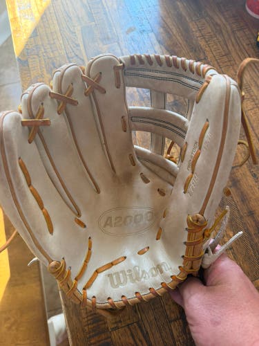 Wilson A2000 LH Outfield Baseball Glove 12.75" (Used)