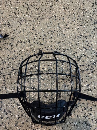 Medium CCM FM580 Full Cage (Used)