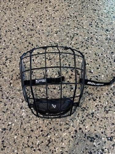 Medium Bauer True Vision Full Cage (Used)
