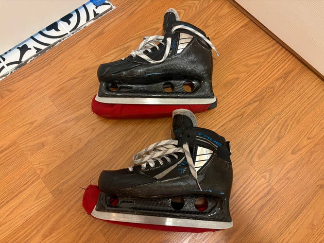 True One Piece Hockey Goalie Skates Regular Width 9.5 (Used)