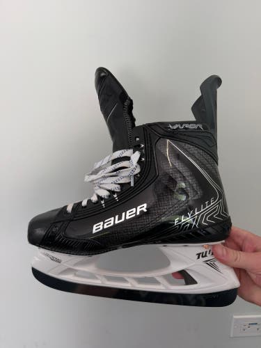 2025 Bauer Vapor Flylite Hockey Skates Pro Stock 9 (Used)