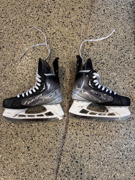 2021 Bauer Vapor Hyperlite Hockey Skates Regular Width Pro Stock 7.5 (Used)