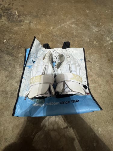 STX Surgeon RZR2 Lacrosse Gloves (Used)