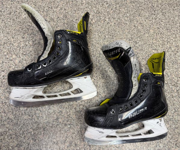Bauer Supreme M4 Hockey Skates Size 5 (Used)