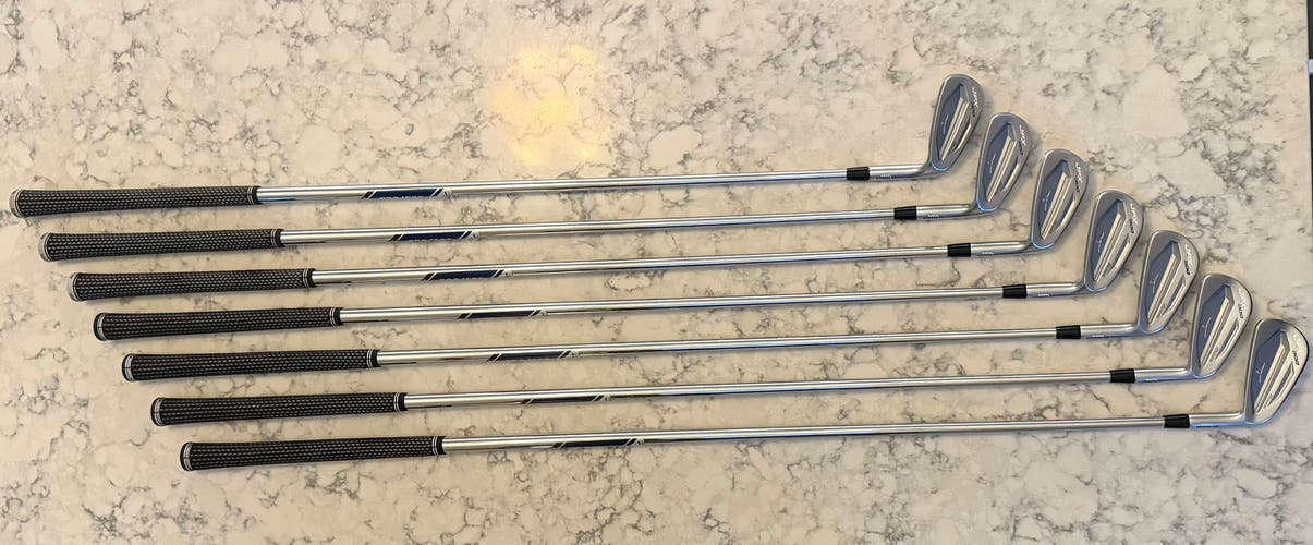 Men's Mizuno JPX 900 Tour Blade Right Handed Iron Set Stiff Flex (Used)