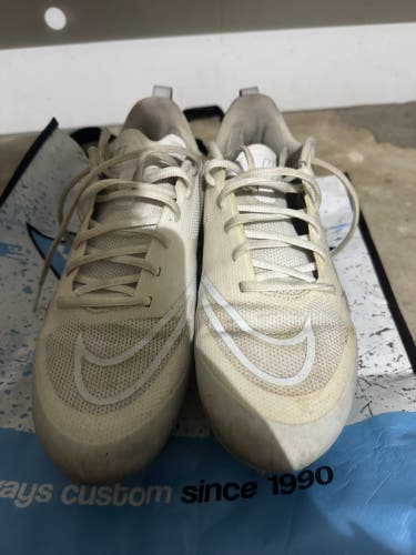 White Men's Size M 9.5 (W 10.5) Adult Nike Alpha Huarache 8 Pro Low Top Molded Cleats (Used)