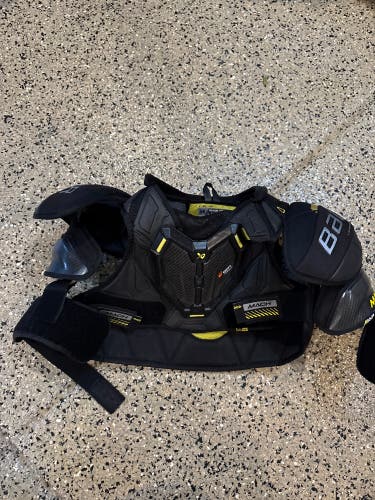 Large Senior Bauer Supreme Mach Shoulder Pads (Used)