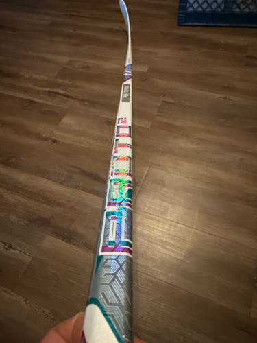 Senior Bauer White Proto2 Right Handed Hockey Stick P28 70 Flex (New)