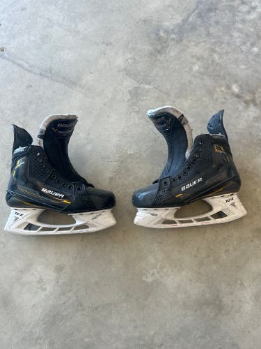 Black 2022 Bauer Supreme M5 Pro Hockey Skates Extra Wide Width Size 5 (Used)