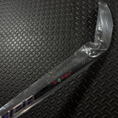 Senior Bauer Pulse Right Handed Hockey Stick P28 77 Flex (New) - Limited Edition - Graffiti