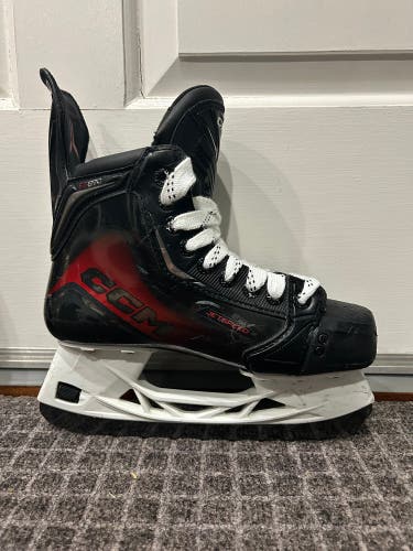 2025 CCM JetSpeed FT890 Hockey Skates Regular Width Size 4 (Used)