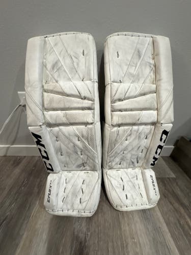 28" CCM EFlex 5 Goalie Leg Pads (Used)