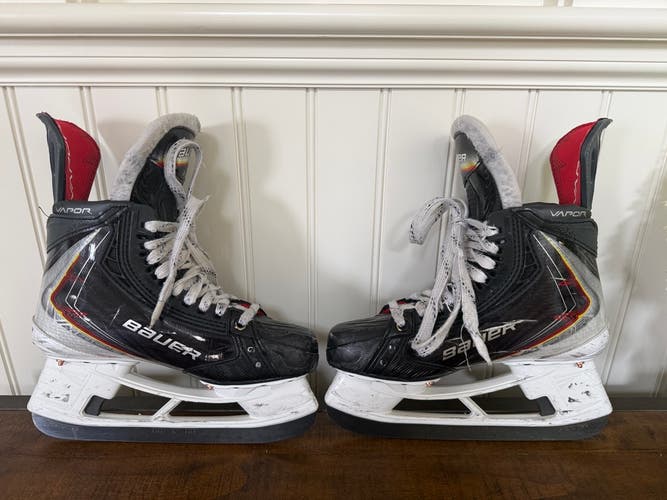 Great condition Size 6 Fit 2 Intermediate Bauer Vapor Flypro Hockey Skates with Fly-Ti Runner Blades