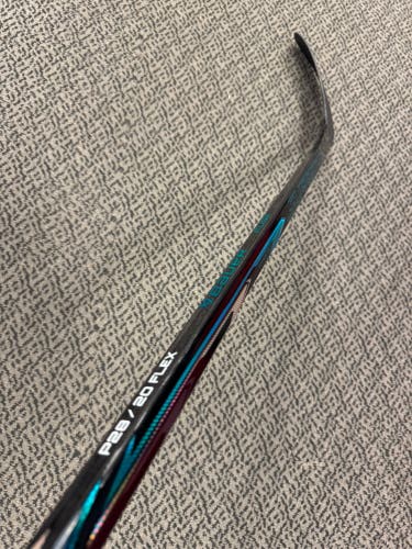 Youth Bauer Supreme Fuse Right Handed Hockey Stick P28 20 Flex (New)