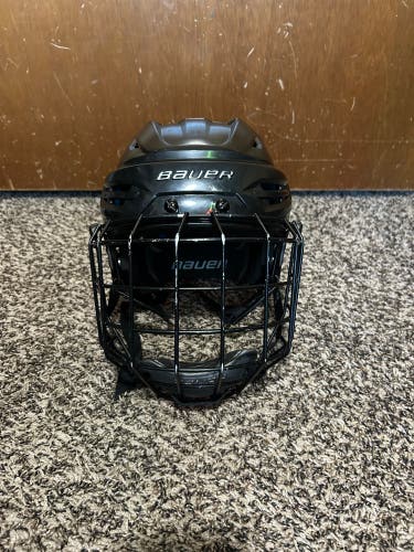 Medium Bauer Re-Akt 55 Helmet (Used/New)