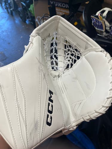 CCM Axis F9 INT Glove