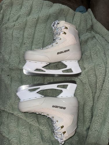 White Bauer Tremblant Hockey Skates- Women’s size 10 (Used)