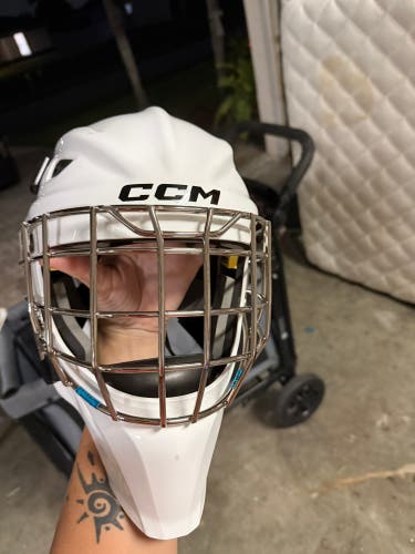 Junior Small 2025 CCM Axis F5 Goalie Mask (New)