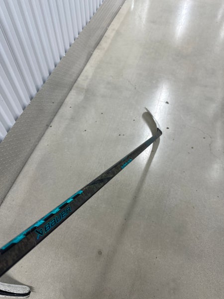 Intermediate Bauer Twitch Right Handed Hockey Stick P92 65 Flex (Used)