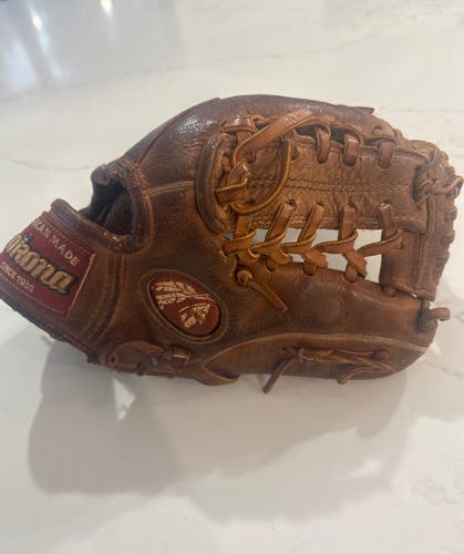 Nokona WB1150 Right Hand Throw Infield Baseball Glove 11.5" (Used)