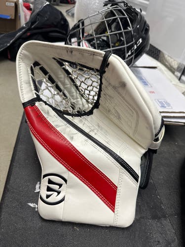 Warrior Ritual G4 goalie glove Regular (Used)