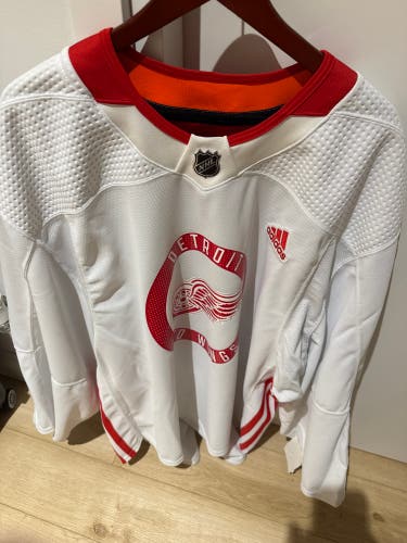 White Red Wings NHL Practice jersey Goalie Cut Men's Adidas Jersey (New)