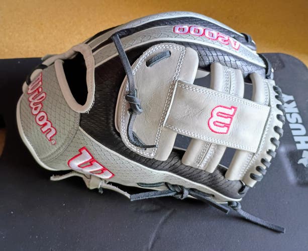 2024 Wilson RH Infield A2000 Baseball Glove 11.5" (New)
