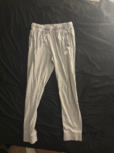 Gray Medium Men's Nike Pants (Used)