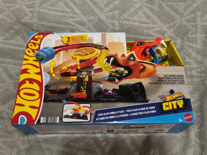 Hot Wheels City Pizza Slam Cobra Attack Play Set