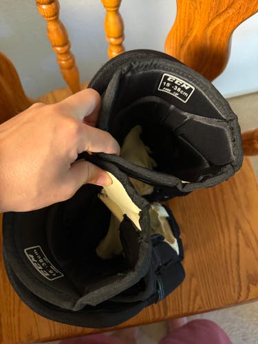 CCM HG12 Gloves 15" Pro Stock (Used)