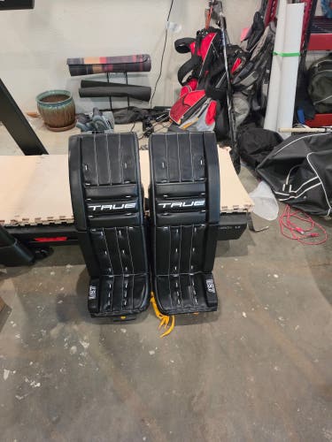 33" True L87 Goalie Leg Pads (Used)