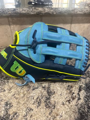 2025 Wilson A2000 RH Outfield Baseball Glove 12.25" (New)