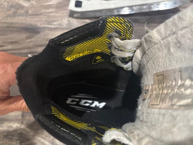 CCM Super Tacks 9380 Hockey Goalie Skates Regular Width Size 3.5 (Used)