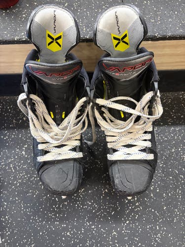 Bauer Vapor Hyperlite 2 Hockey Skates Size 5 (Used)