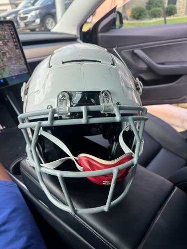 White Youth Large Schutt F7 Helmet (Used)