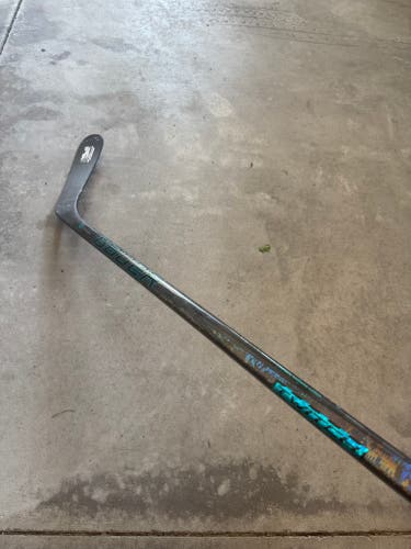 Intermediate Bauer Twitch Right Handed Hockey Stick P92 50 Flex (Used)