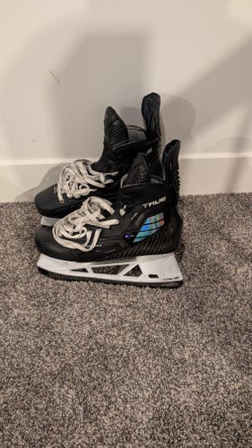 True SVH Pro Hockey Skates Regular Width 11 (Used)