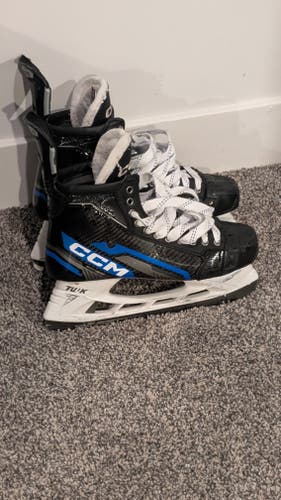 Blue CCM AS-V Pro Hockey Skates Regular Width Pro Stock 11 (Used)