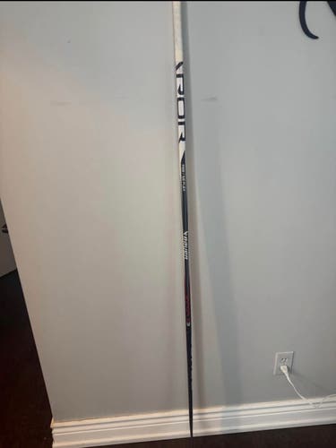 Intermediate Bauer Vapor X3 Right Handed Hockey Stick P28 65 Flex (Used)