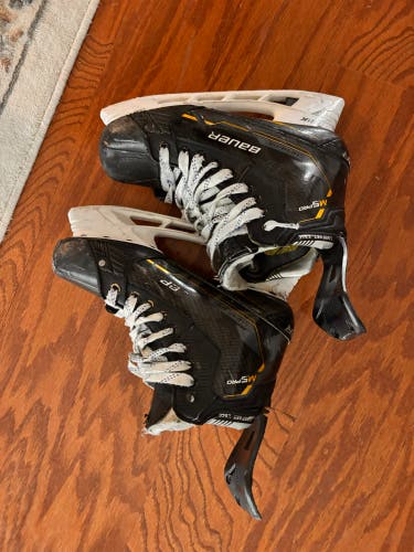 2022 Bauer Supreme M5 Pro Hockey Skates Regular Width Size 5.5 (Used)