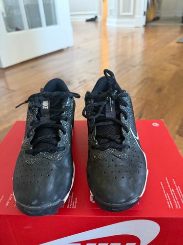 Black Kid's 5Y (Big Kids / Youth) Youth Nike Low Top Molded Cleats (Used)