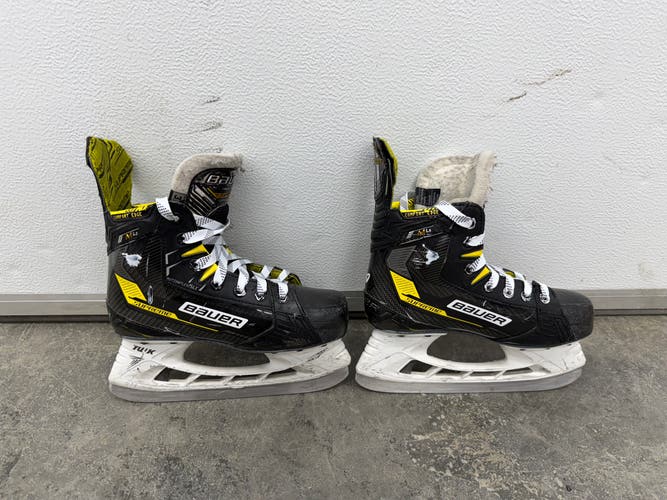2022 Bauer Supreme M4 Hockey Skates Extra Wide Width Size 3.5 (Used)