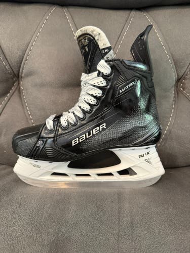Bauer Supreme Matrix Hockey Skates Size 5.5 (Used) with replacement steel (Used).