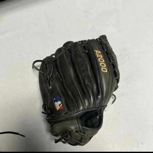 Used Wilson A2000 11 1 2" Fielders Gloves